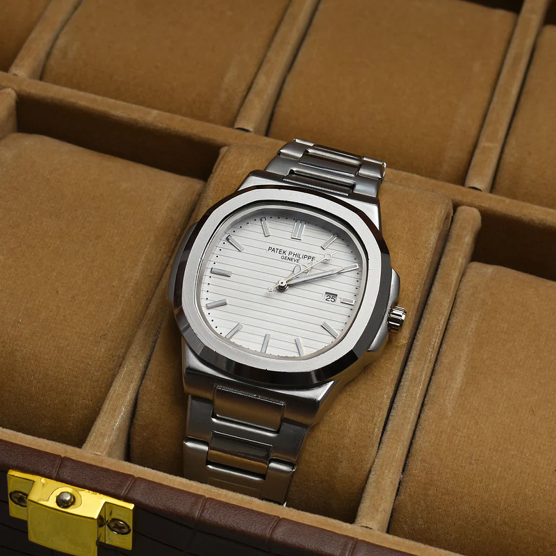 PATEK PHILIPPE Nautilus STAINLESS STEEL WATCH � silver/White Dial