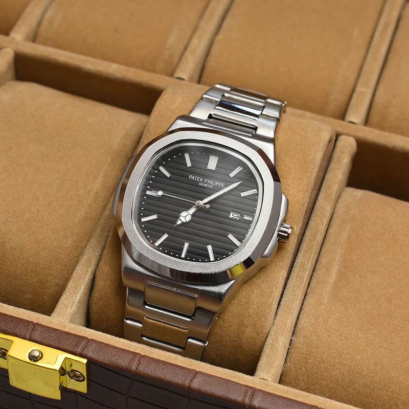 PATEK PHILIPPE Nautilus STAINLESS STEEL WATCH � silver/black Dial